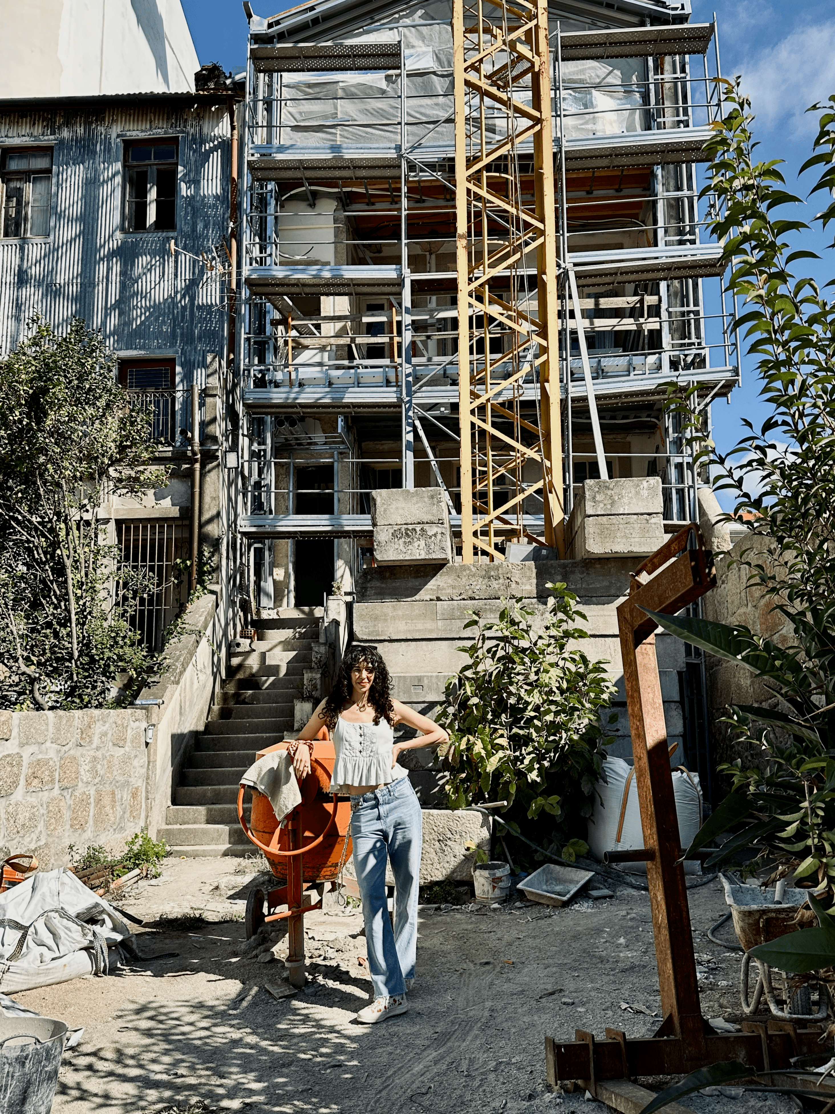 Ana Neto and Vila Coworking during construction